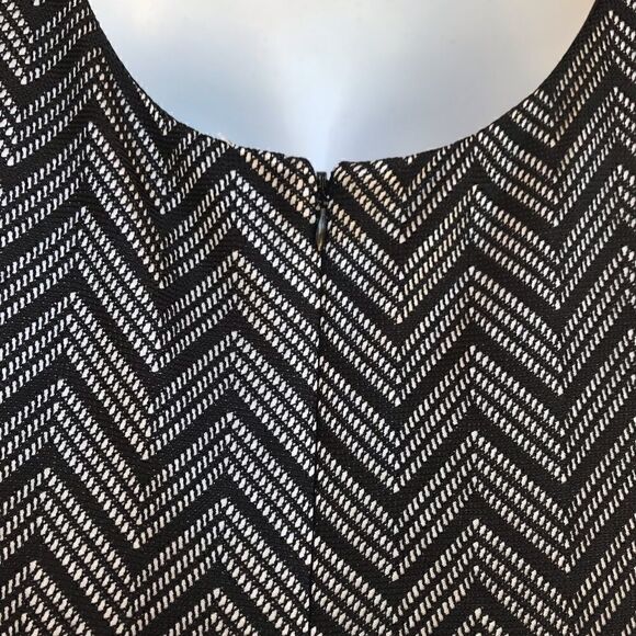 Tiana B. Scoop neck pleated dress black size 8 - Picture 8 of 10